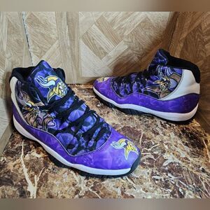 Vikings Men's Fashion Hi-top Purple Basketball Shoes Size 9.5. 657